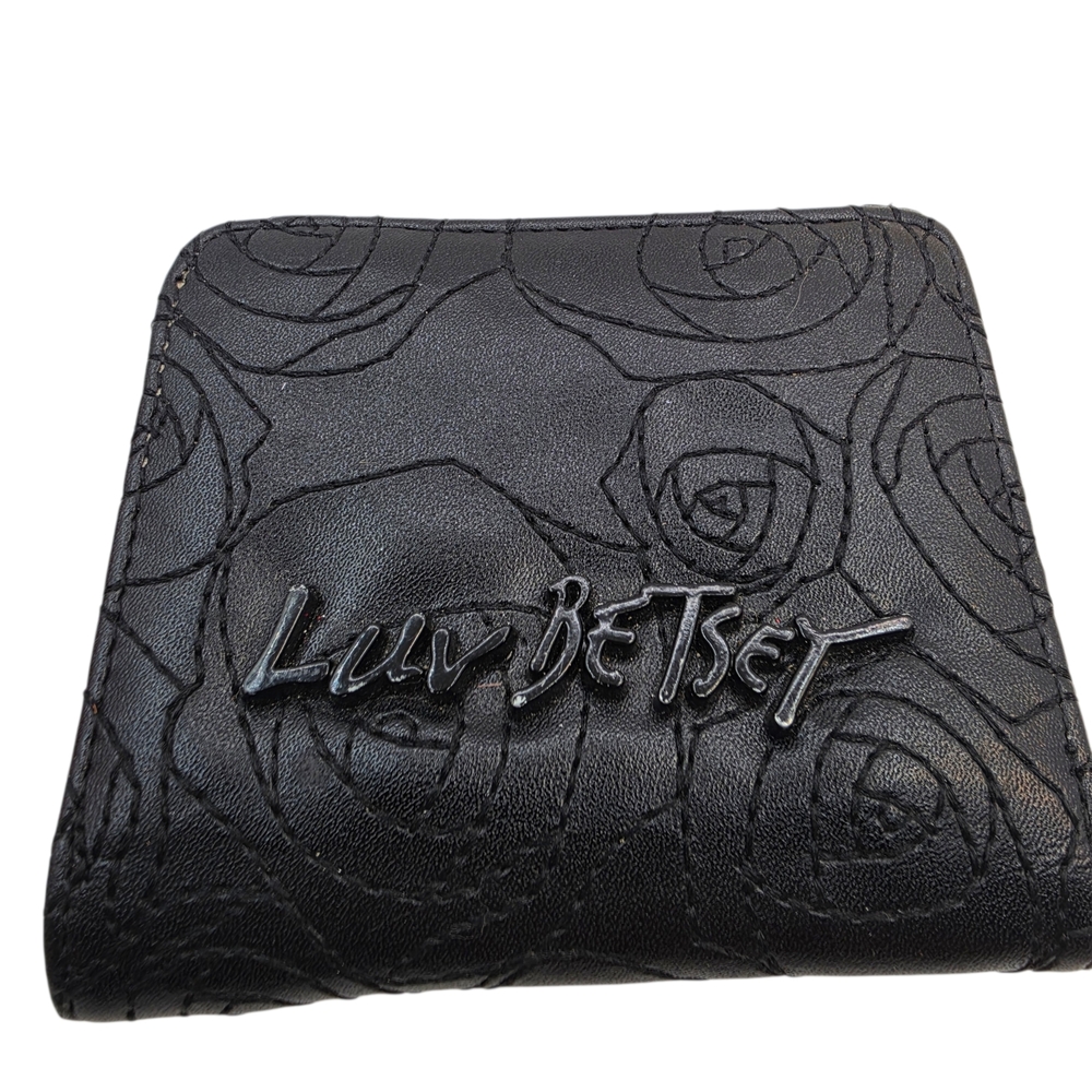 Betsey Johnson Luv Johnson Black floral rose wallet whimsigoth